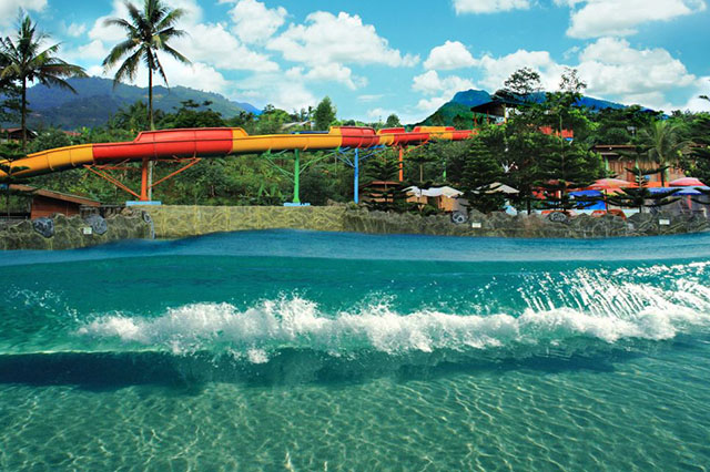 kolam ombak waterpark